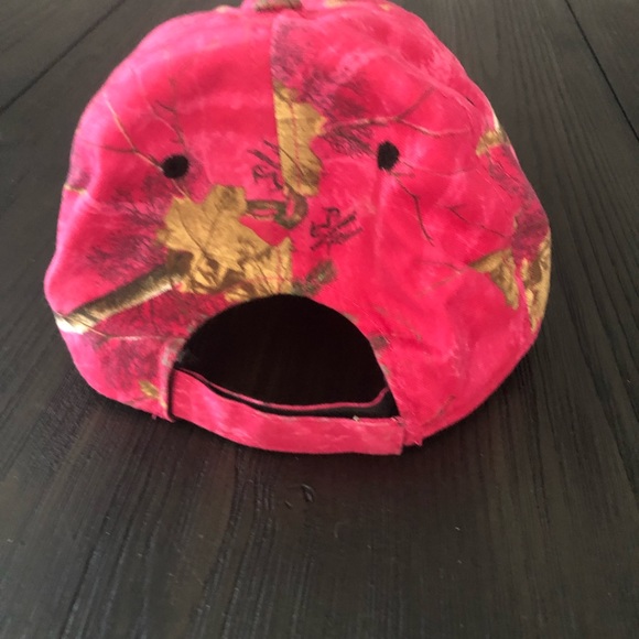 Used (Womens) Realtree Hat - Picture 4 of 5